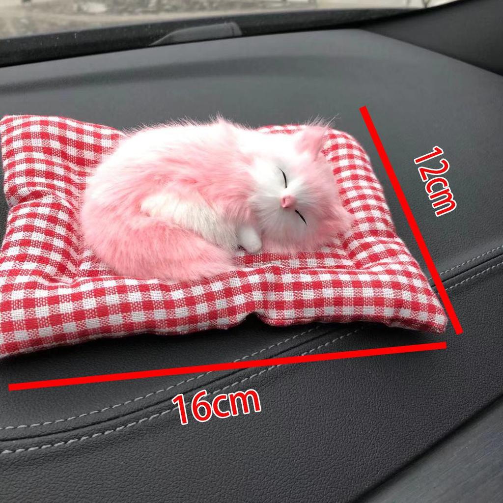 Bambuskohle Katze Auto Ornament mit Schmuckunterlage und Simulationskätzchen.