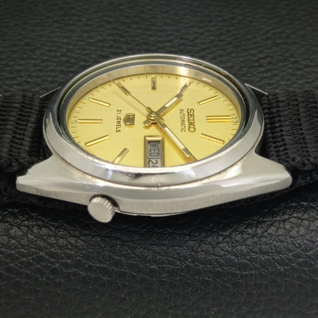 AUTOMATIC VINTAGE SEIKO 5 JAPAN 7019A MENS GOLDEN COLOR DIAL WATCH A702617-1 R209-a702617