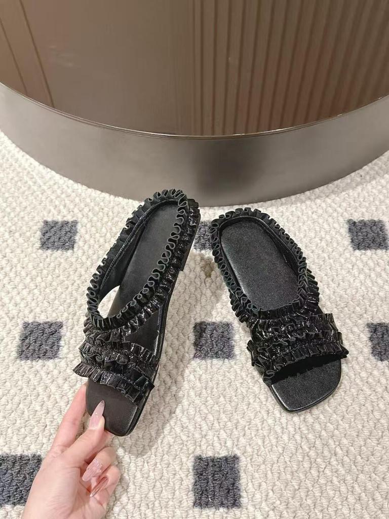 [Spot] Premium handmade pleated niche gold one-word with cool slippers women's new flat open-toed sandals