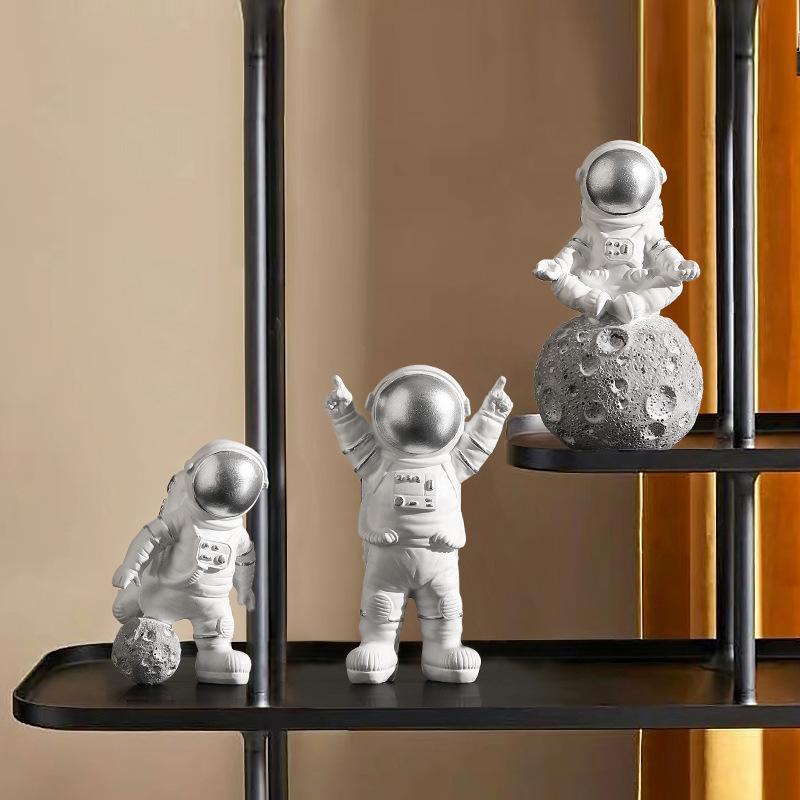 Nordic Mini Version Astronaut Small Ornaments Astronaut Living Room TV Cabinet Entrance Desk Room Decoration Gift