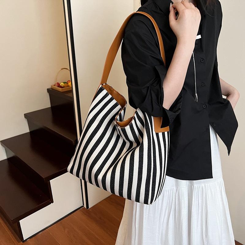 2025 new lazy wind canvas bag women's large-capacity bag Sen Meng summer striped shoulder tote bag tote bag