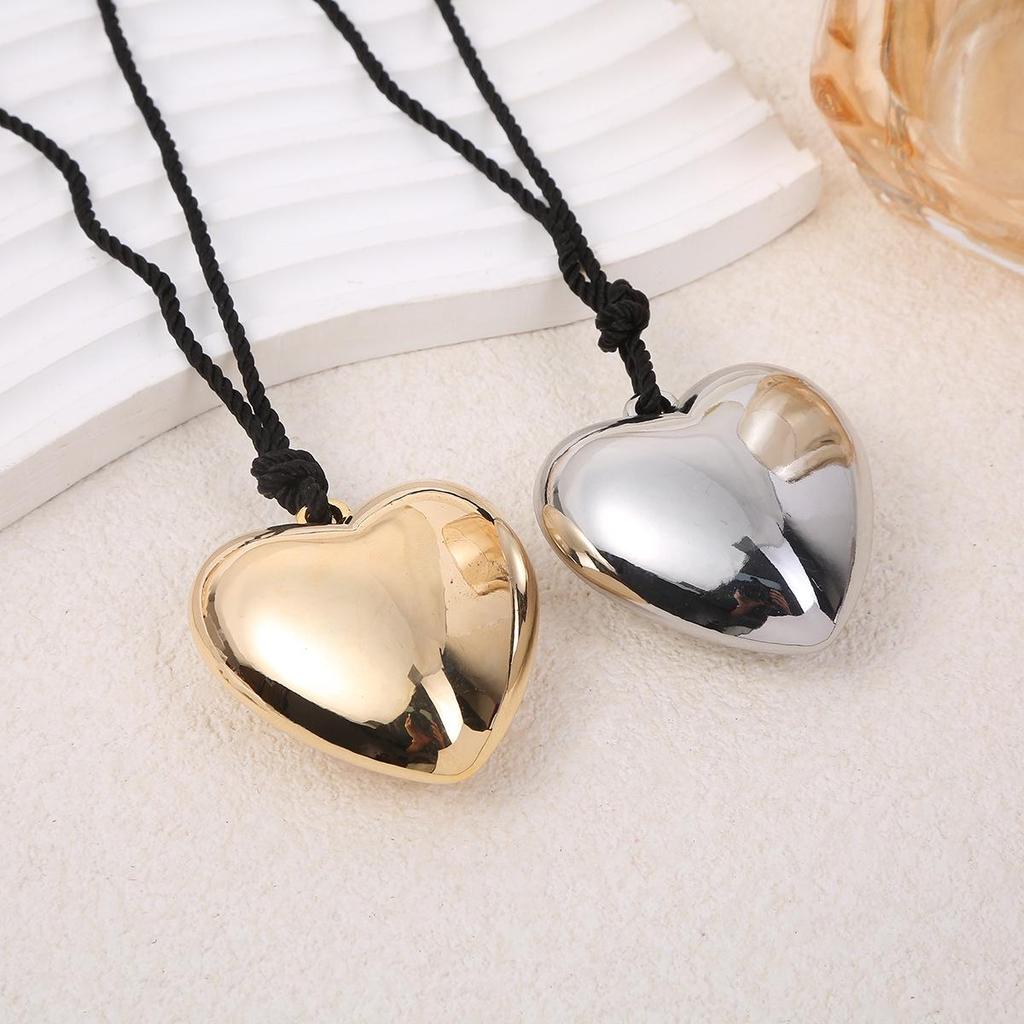 Heart Pendant Long Necklace - Women's Elegant High-End Fashion Sweater Chain Accessory