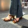 Hochhackige Sandalen Damen Leopardenmuster Zehenfrei Wort mit dicken Absätzen, schönes Temperament Französisch wasserdichte Tisch coole Hausschuhe Damen Sommer