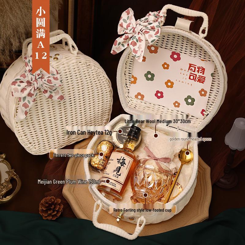 Bridal Party Souvenir: Heytea Cup for Bridesmaids and Groomsmen