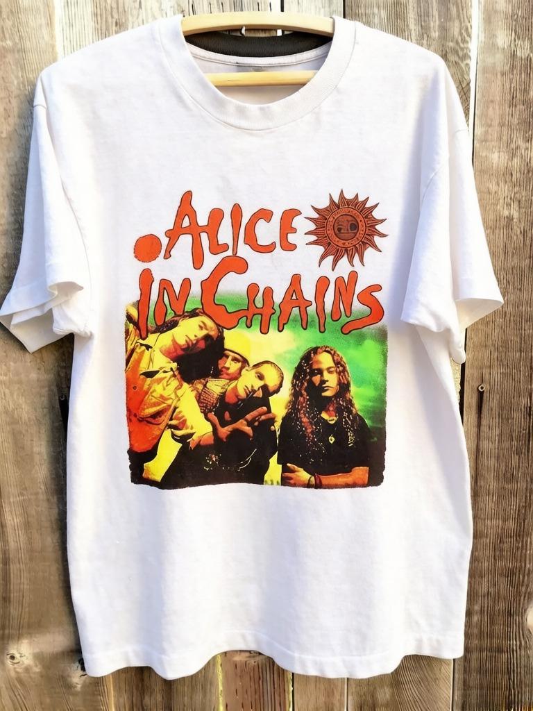 

Vintage Alice in Chains Print Short Sleeves Tshirt Grunge Rock Band Graphic Unisex Women 90s Alternative Music Merch Gift for Fan XL