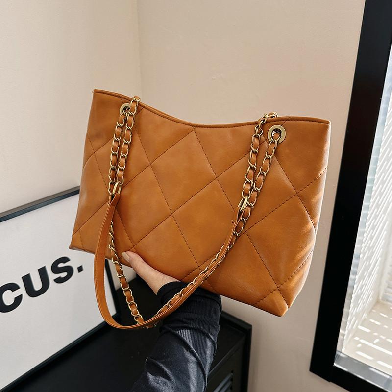 2023 Winter New Women's Bag Fashion Street Trend Shoulder Bag Retro Casual Crossbody Bag Rhombic Chain Tote Bag In Black