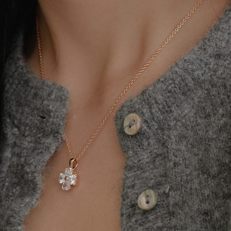 GETMEBLING LUCKY CLOVER NECKLACE