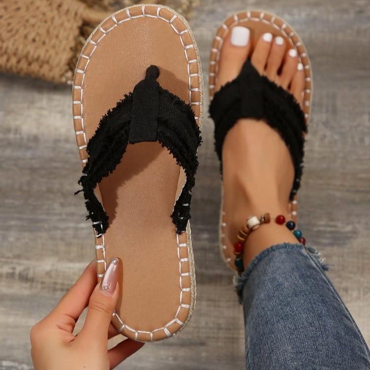 Women's Summer Straw Woven Flip-Flops: Flat Bottom Beach Sandals with Toe Post for Outdoor Use in Large Sizes