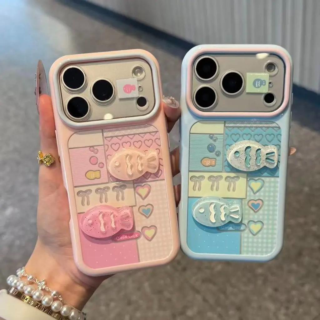 Plaid three-dimensional fish is suitable for Apple promax mobile phone case girls cute/creative big window