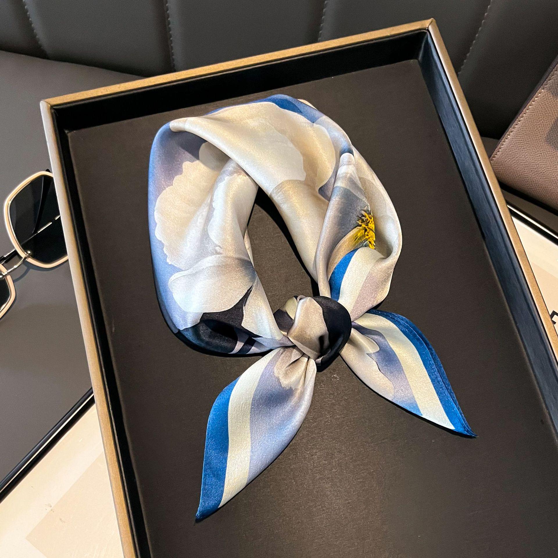 

Женский универсальный модный квадратный шелковый платок с принтом для весны, осени и зимы 53x53 cm