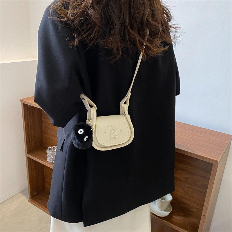 Personality temperament small bag women's summer new simple niche design messenger bag portable underarm saddle bag