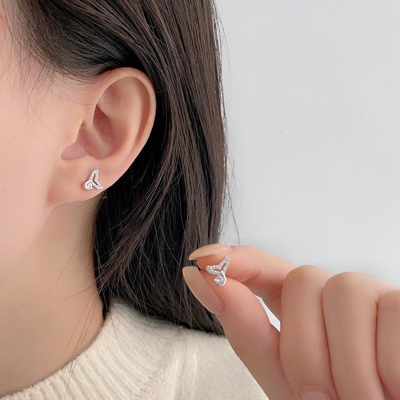 Romantic Diamond-set Fish Tail Earrings for Women with Light Luxury Small Fragrance Style High-end Earrings
