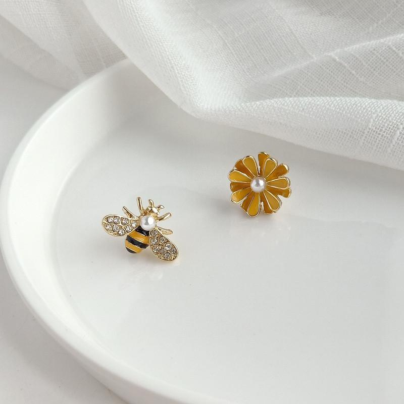 French Exquisite Geometric Enamel Stud Earring For Women Light Luxury Color Matching Design Sense Earring Female Unusual Jewelry