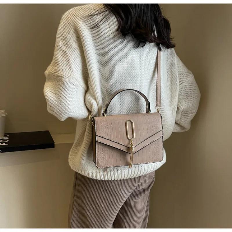 Monochromatic shoulder bag with tassel simple Western style square bag portable bag small bag