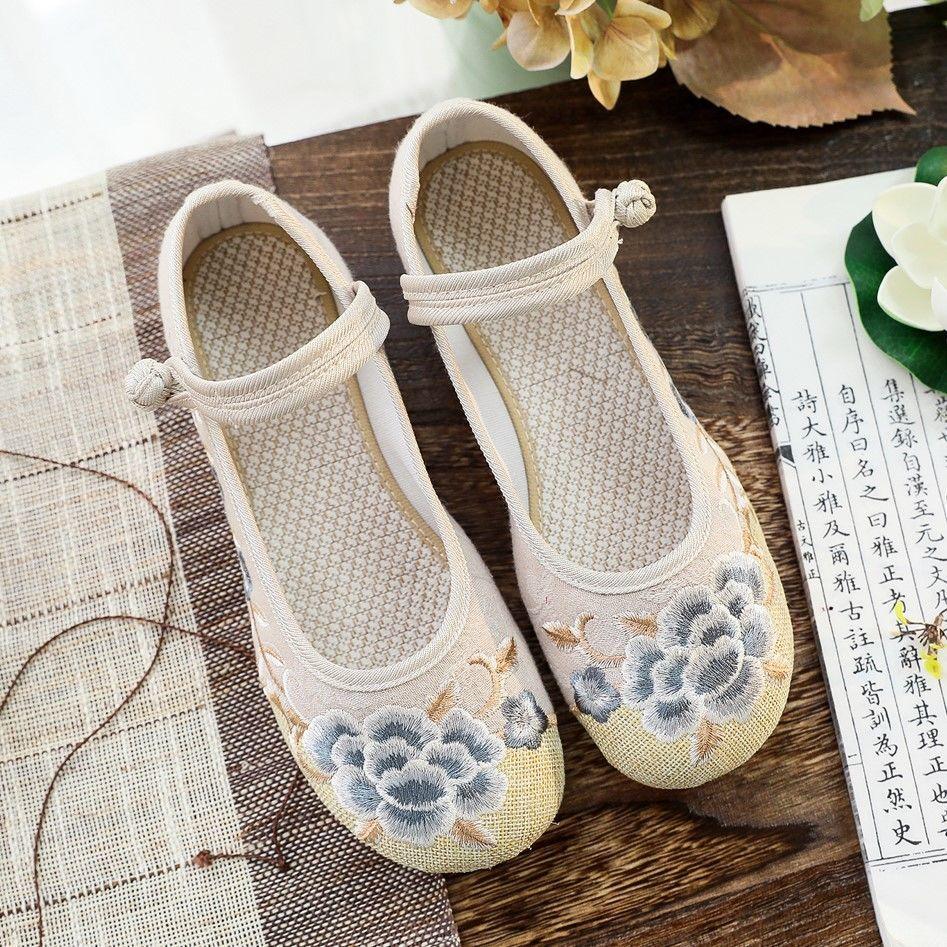 Women's Soft Soled Old Beijing Cloth Shoes Spring New Ethnic Style Embroidered Shoes Flat Dance Shoes Breathable Casual Shoes