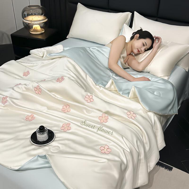 Manis Summer Embroidered Cooling Quilt