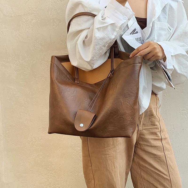 

Fashi Versatile Large Capacity Tote Bag for Women Daily Commuting PU Underarm Bag Korean Editi Ins Single Shoulder Bags (30cm<Max Length<50cm) коричневый