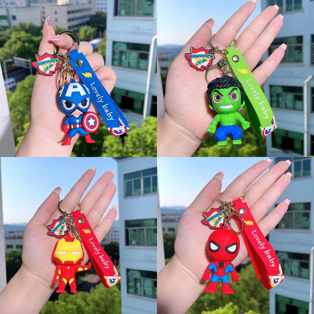 Klíčenka s příslušenstvím pro superhrdiny Spiderman Hulk Iron Man Kroužek na klíče Roztomilá dekorace do auta Dárek
