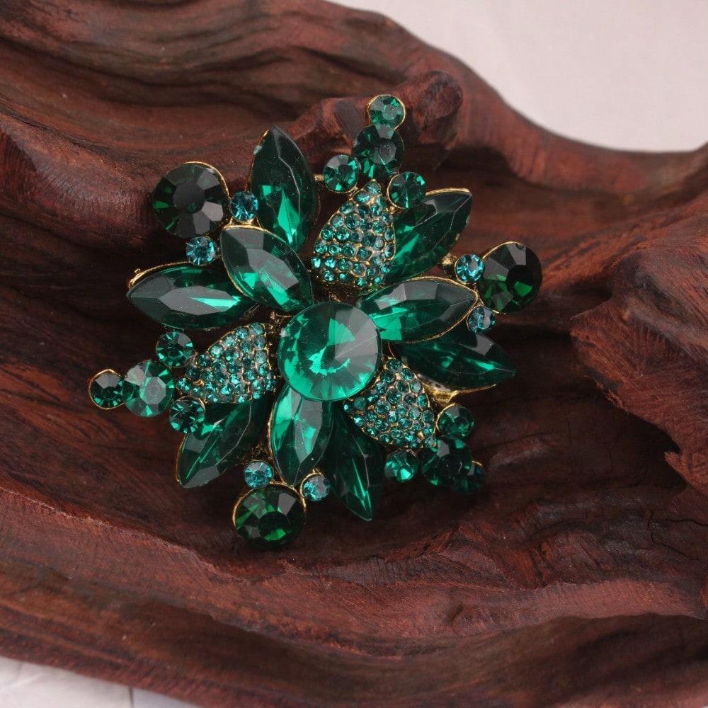 Gold-Tone Green Crystal Floral Brooch, Vintage-Inspired Design Adorned with Green Rhinestones, for Formal Events, Ideal Gifting
