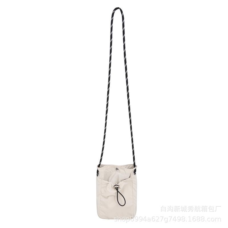 Literarische und künstlerische Umhängetasche, kleine Tasche mit Kordelzug, Nischen-High-End-Feeling, leichte Handy-Nylontasche für Damen