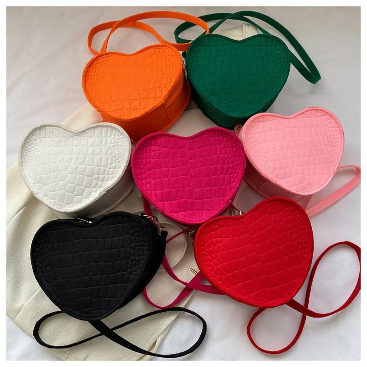 Trendy Minimalist Single Shoulder Bag For Women 2023 Summer New Heart Bag Street Fashion Medium Felt Bag