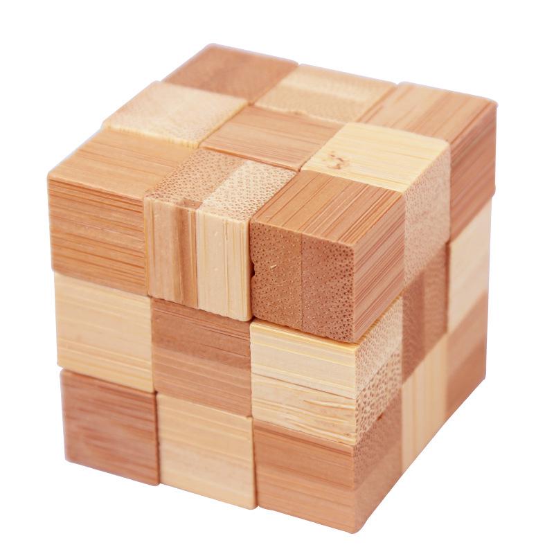 Mini Kongming Bamboo Lock: Compact 4.5 Cm Wooden Puzzle Toy for Intelligence and Dexterity Development.