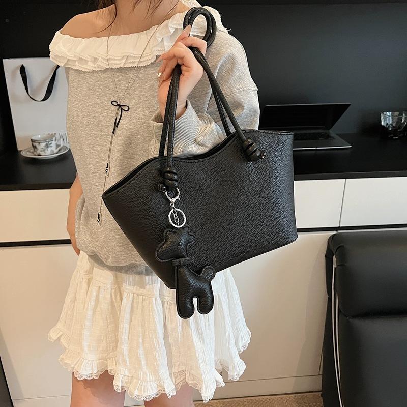 Hand carry versatile bucket bag women's 2025 new fashion texture shoulder bag large capacity casual messenger women's bag