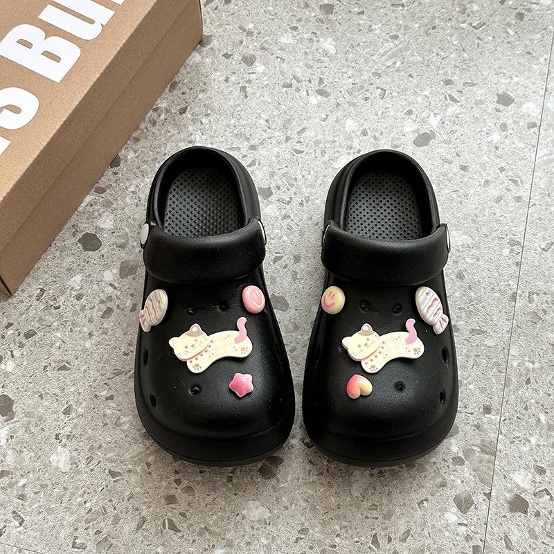 Cute Cartoon Hole Shoes Women's 2025 Summer New Stepping On Shit Soft-soled Sandals Women's Slippers Summer Wear Beach Shoes