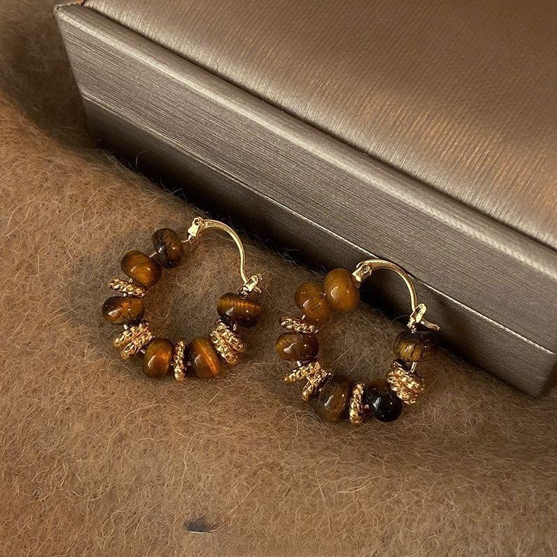 1 Pair Vintage French Elegant Versatile Luxurious High-End Fashionable Niche Personalized Circle Earrings, Essential For Women's Autumn/Winter Outfits