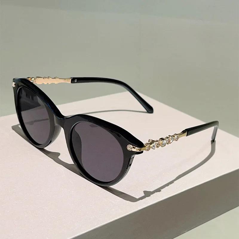 Fashion Vintage Cat Eye Diamond Sunglasses Women For Men Luxury Brand Designer Punk Shades Elegant Lady Rivet Sun Glasses Uv400