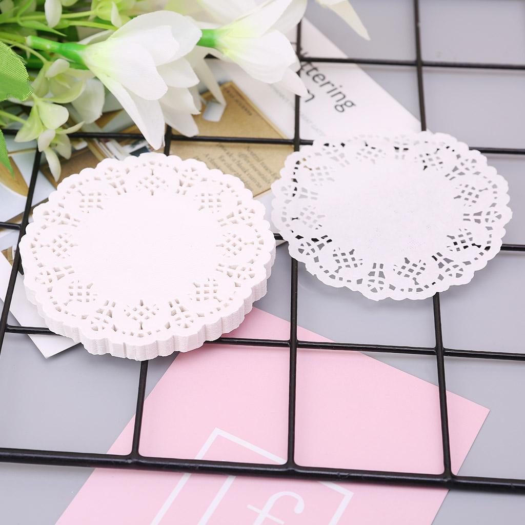 Spitzenuntersetzer Set mit 100 Stück Hohlblumenform Heimdekorationszubehör für Kuchen Gebäck Fondant Verpackungsmaterialien