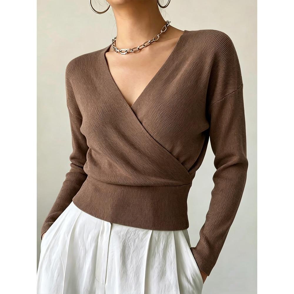 Maglione da donna a maniche lunghe in maglia tinta unita, elegante, scollo a V incrociato, aderente in vita, valorizza la figura, minimalista, camicetta