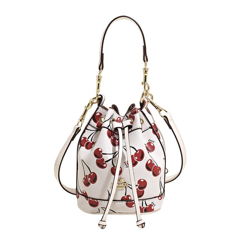 

Женские сумки, Лето 2025 Новая корейская мода Нишевая сумка через плечо, Принт с личностью, Сумка-ведро кроссбоди с вишней белый