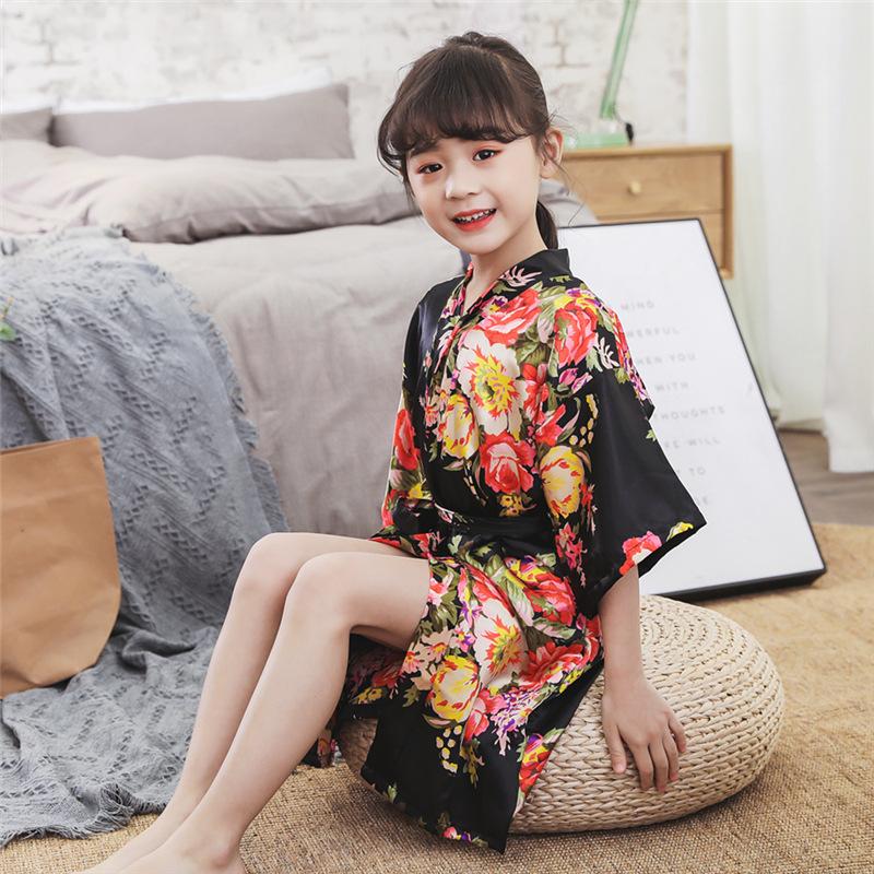

Детский халат Удобный и элегантный Темперамент Детский пионовый халат-кимоно Ночная рубашка Ночная рубашка Халат для младенцев Подиумный халат 12 чёрный