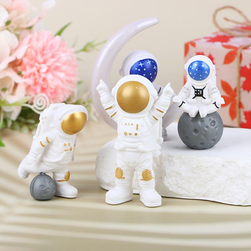 3/4Pcs Astronaut Figure Statue Figurine Spaceman Sculpture Educational Toy Desktop Home Decor Astronaut Model For Kids Gift