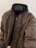 Stilvolle Herren-Kapuzenjacke aus gewaschenem PU-Leder - Robust, Fake-Zweiteiler-Silhouette, Maillard-Farbe.
