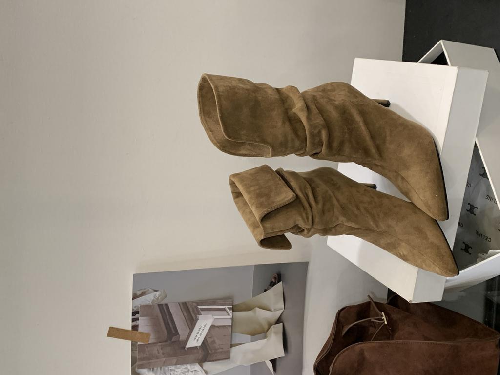 2025 Herbst und Winter neue Mode vielseitige Retro Stiefeletten koreanische Version Stiletto Schaft Stiefeletten plissierte Martin Stiefel