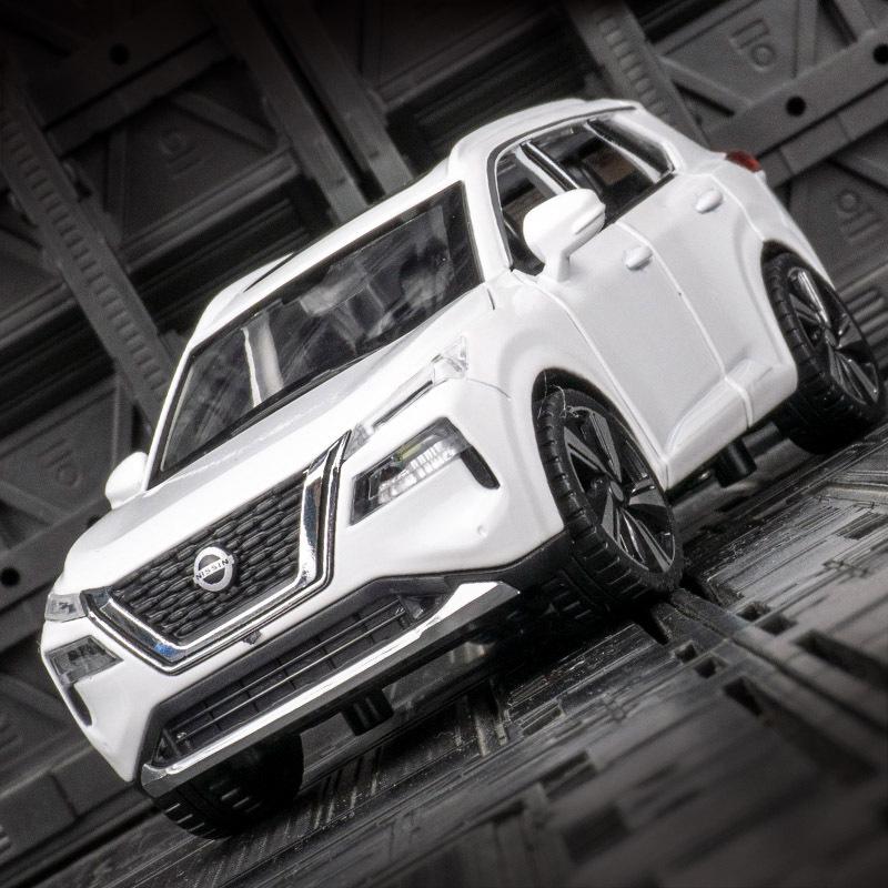 

Литой внедорожник Nissan X-Trail с звуком, светом и 6 открывающимися дверями. чёрный