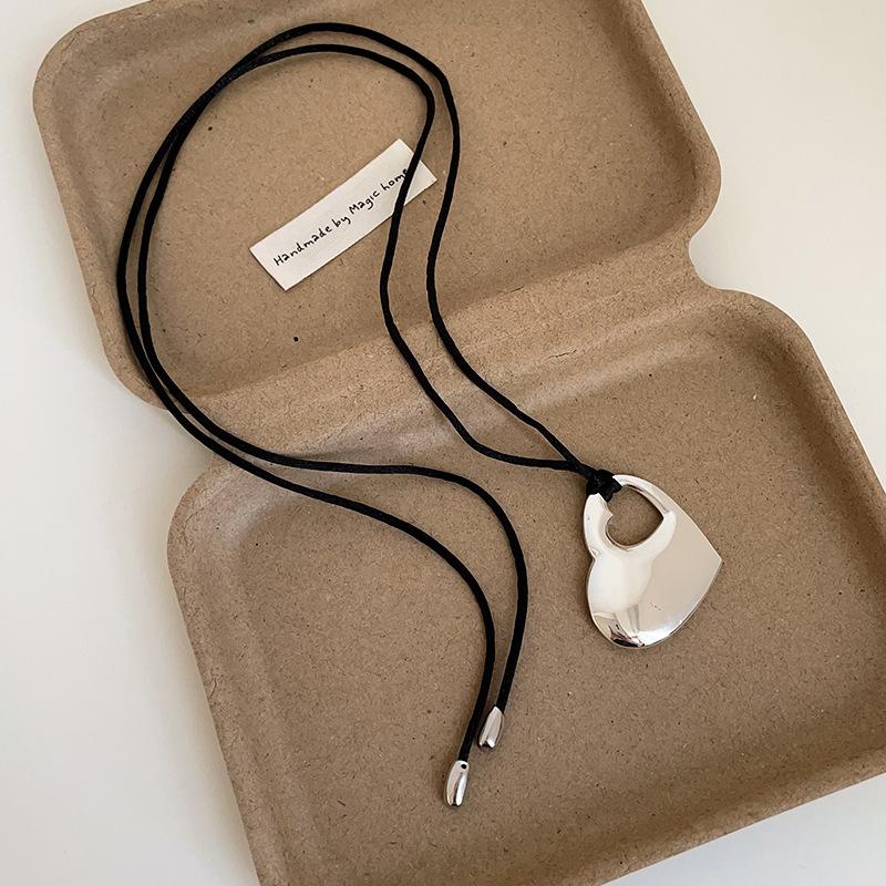 Korean Heart Comb Black Drawstring Necklace - Women's Fashion Choker Chain