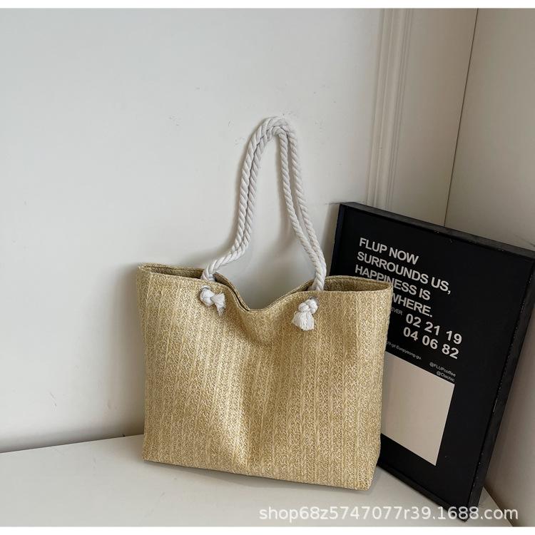 Seaside resort style woven straw bag women's 2025 new fashionable simple tote bag large capacity foreign style shoulder bag