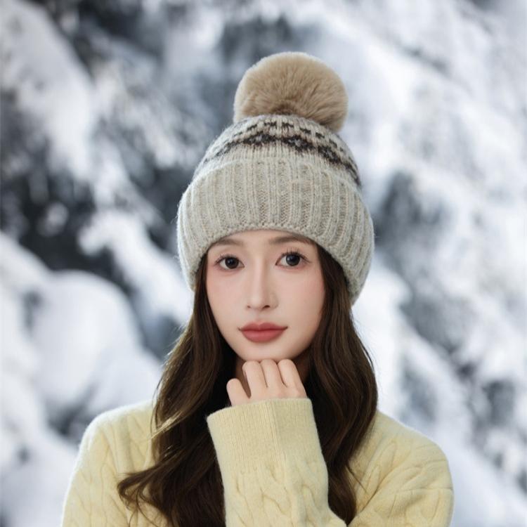 Fashion Maple Leaf Jacquard Warm Cap Women's Winter Plush Thick Cycling Sleeve Ear Protector Knitted Wool Cap