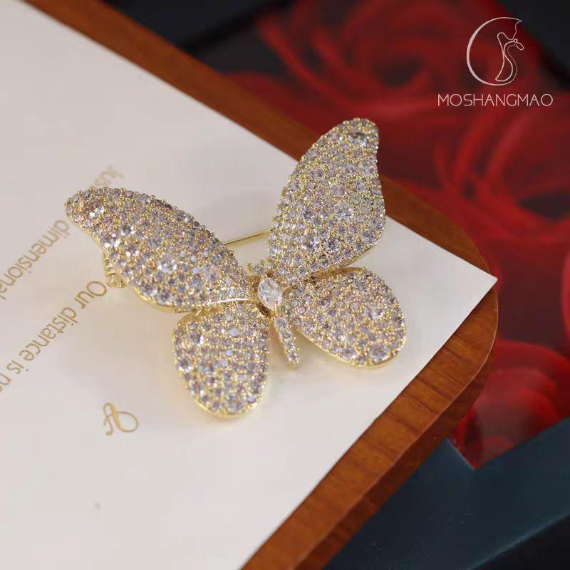 Korean Elegant Light Luxury Brooch - High-End Anti-Exposure Pin for Women's Clothing Accessories