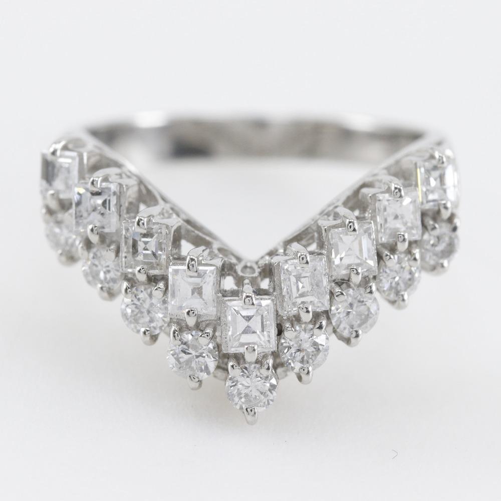 V character Ring Pt900Platinum/diamond #6.0(US Size) 5.9g Women Used