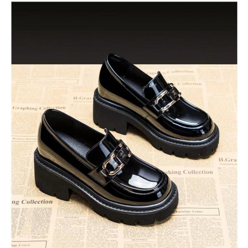 Fashion New Spring and Autumn Fashion British Style Women's Thick Soled High Heels Metal Decorative Single Shoes