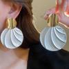 Elegant Sea Shell Clip On Earrings for Women Two Tone Geometric Dangle Earrings Banquet Holiday Jewelry Accessories