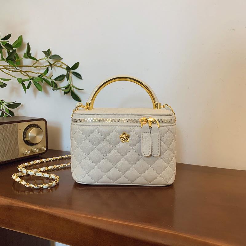 Retro Handheld Diamond Lattice Bucket Bag - 2025 Stylish Crossbody Chain Bag for Women