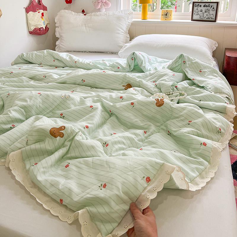 A-class Washable Cotton Summer Quilt – Floral Lace, Super Soft, Ideal for Naked Sleeping, Machine Washable, Perfect for Air Conditioning.