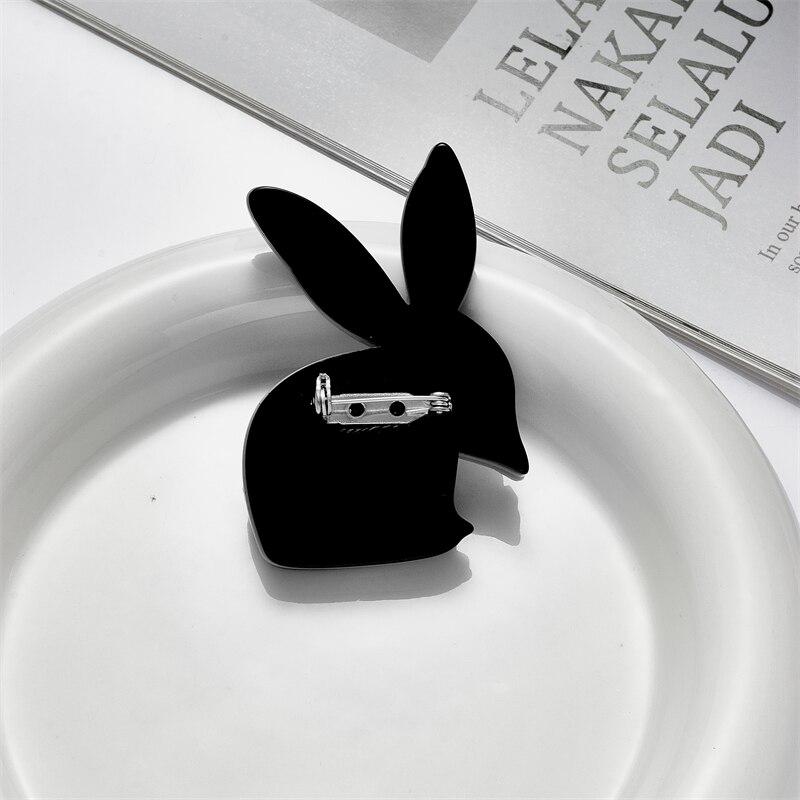 Blucome Novo estilo de broches de pinos femininos, broches fofos de acrílico em forma de coelho, broches femininos, joias de boa qualidade para meninas, bolsas, roupas, presentes