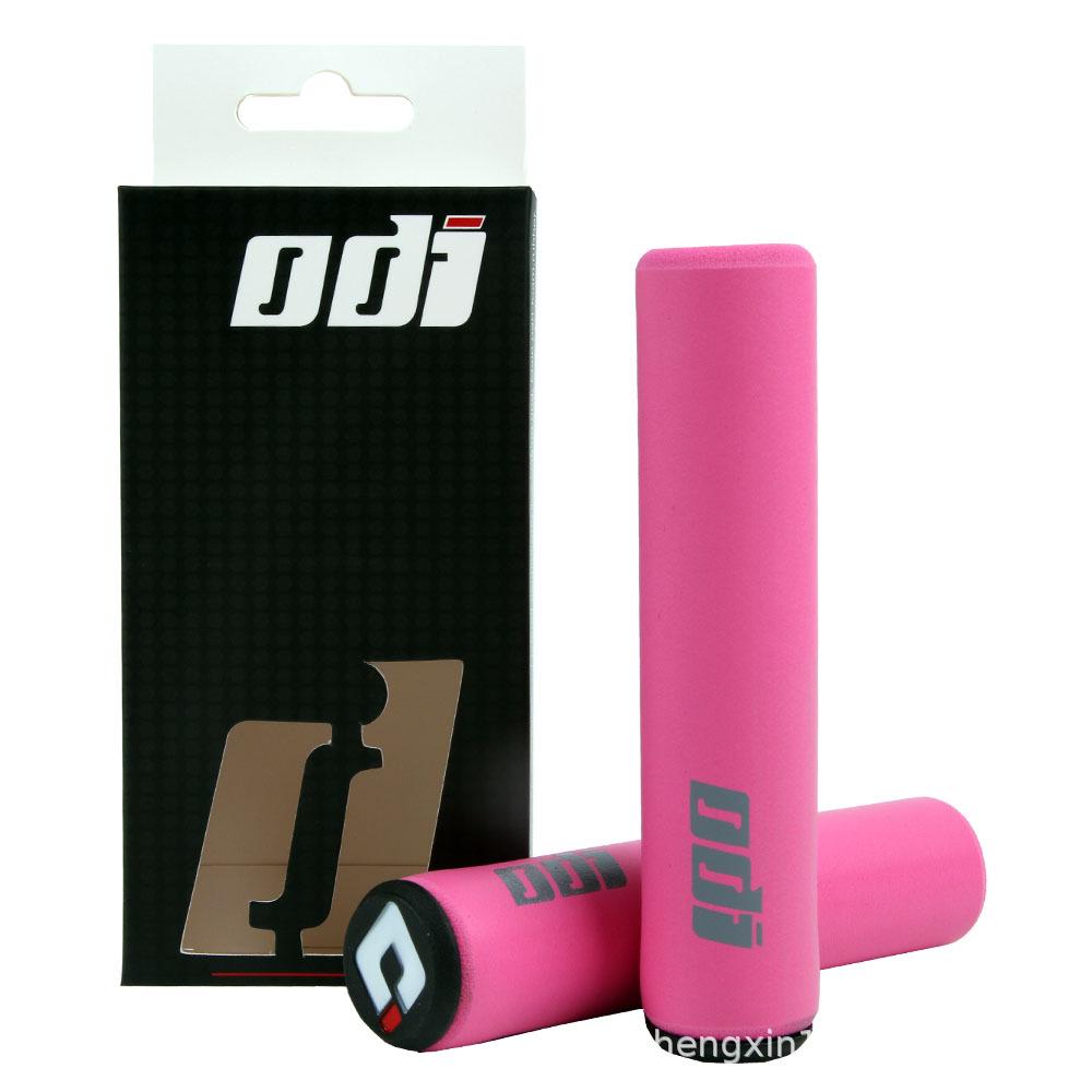 USA Silicone Grips: Ultra-light Shock Absorbing, Dirt-resistant Bike Handlebar Grips for Mountain and Road Bikes