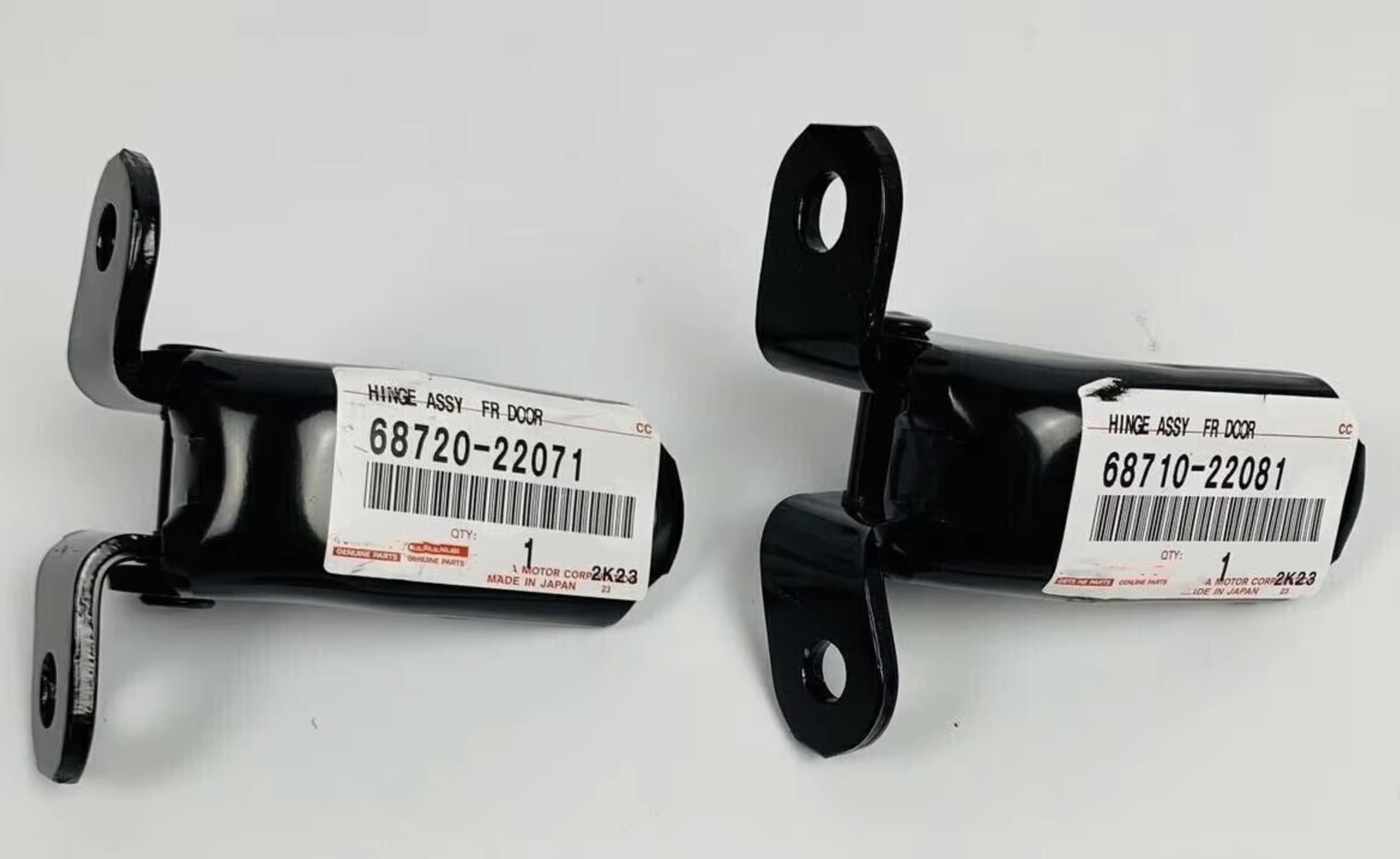 

Оригинальная дверная петля Landcruiser 100 105 series 68710-22081 / 68720-22071 Toyota